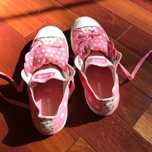 Polka dot converse!