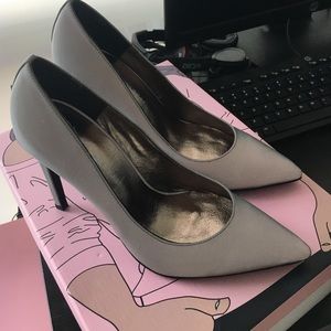 Jeffrey Campbell Dulce Pump - Gray Reflect