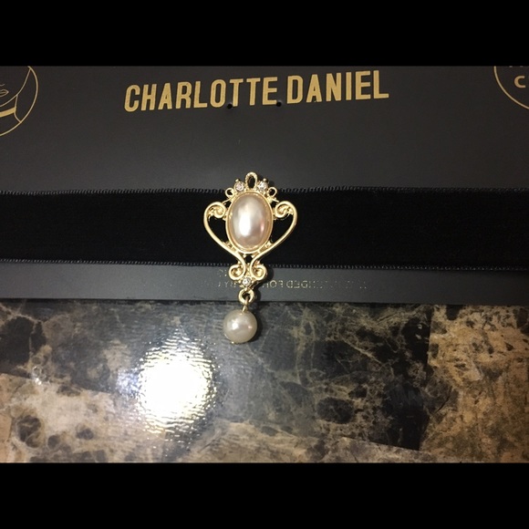 Choker ❤️❤️❤️NWT