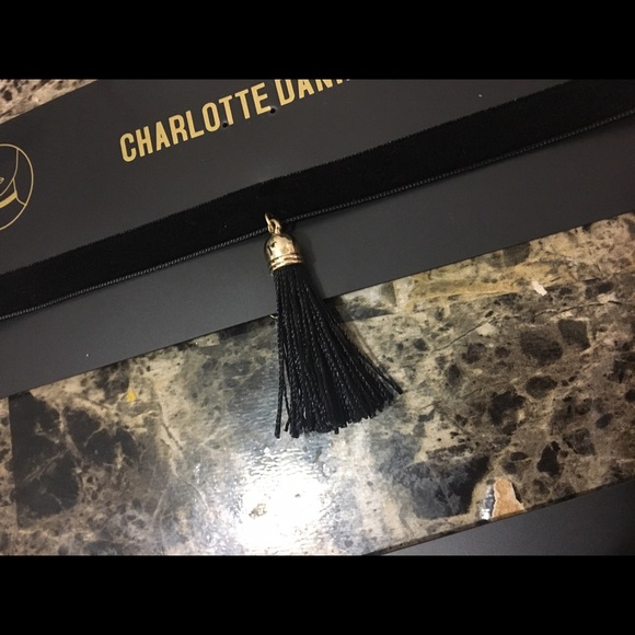 Choker ❤️❤️NWT
