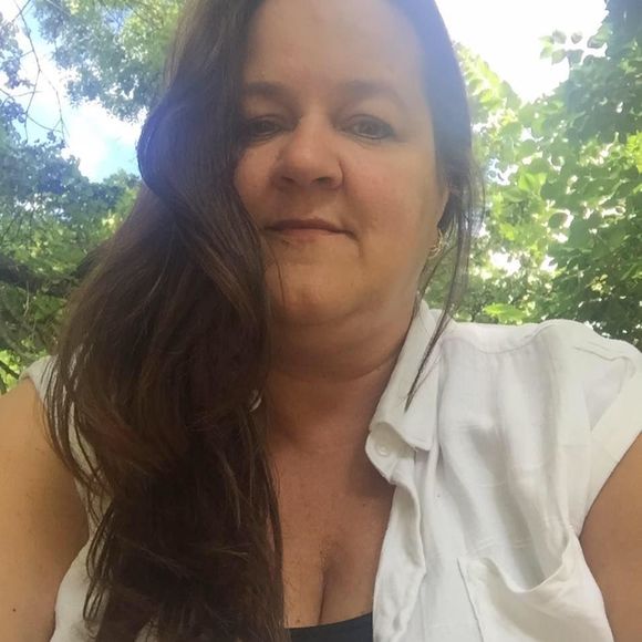 Meet your Posher, Jenniffer - Picture 1 of 1