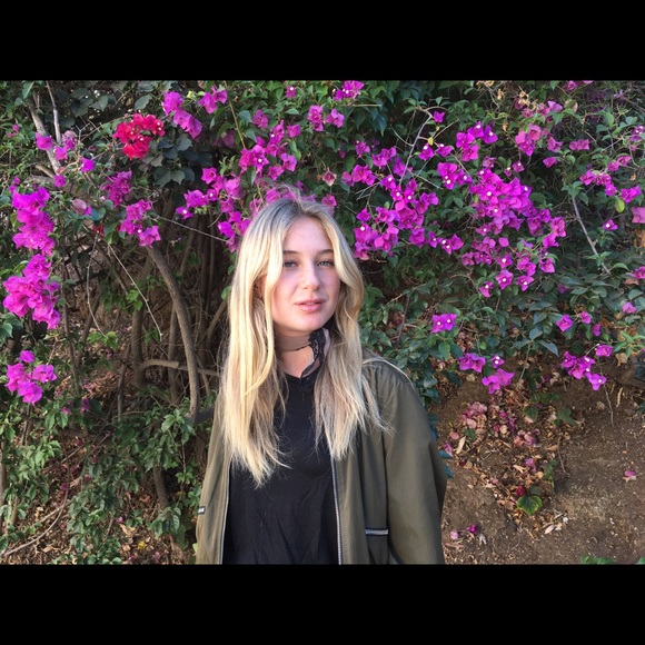 Meet your Posher, Jade - Picture 1 of 1