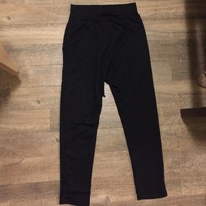 Black cropped pant