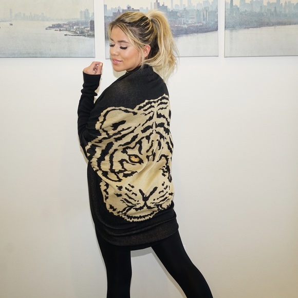 ππRestocked Tiger rounded shawl - Picture 2 of 4