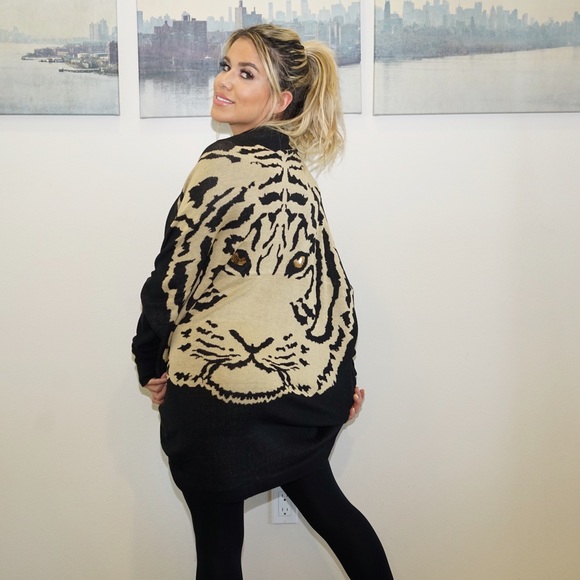 ππRestocked Tiger rounded shawl - Picture 3 of 4