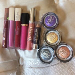 Bundle of makeup {10 pack} never been used.