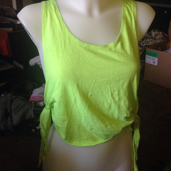 💯SOLD💁Pink Tie Crop