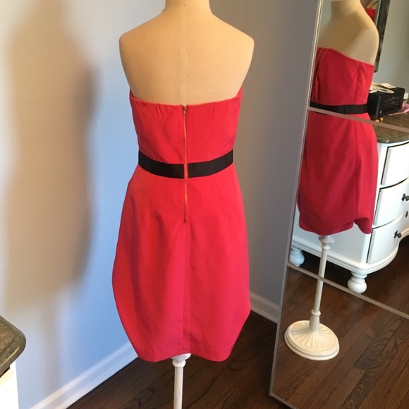 Strapless hot pink dress with black belt - Picture 2 of 2