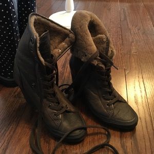 Faux fur lined wedges