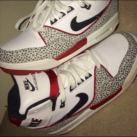 NIKE AIR SNEAKERS/ NEVER WORN/ SIZE 9