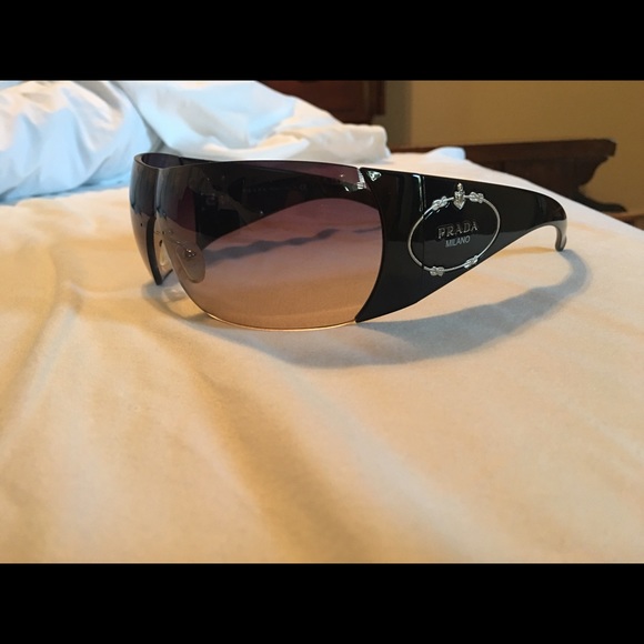 Authentic Prada sunglasses - Picture 2 of 4