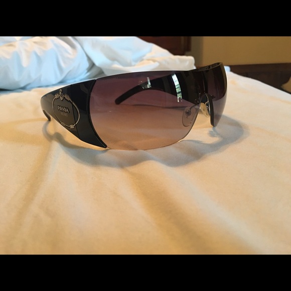 Authentic Prada sunglasses - Picture 3 of 4