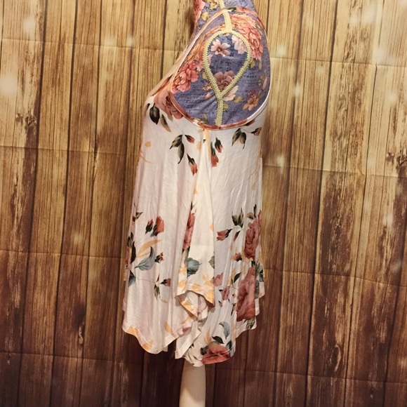 Floral Top - Picture 2 of 4