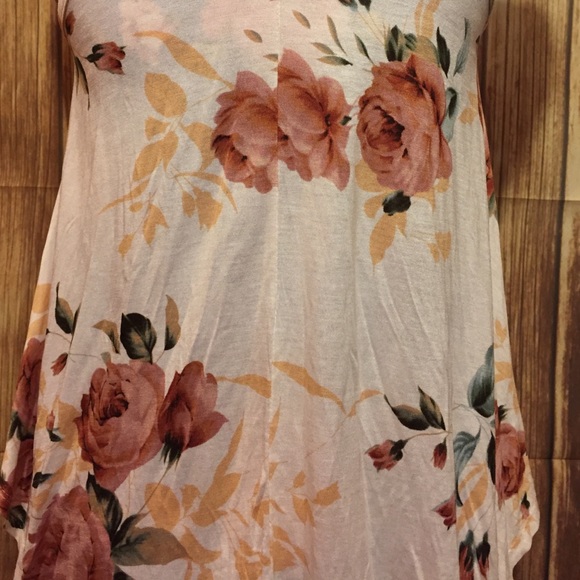 Floral Top - Picture 4 of 4