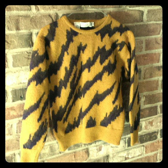 JH Collectibles sweater 100% pure wool