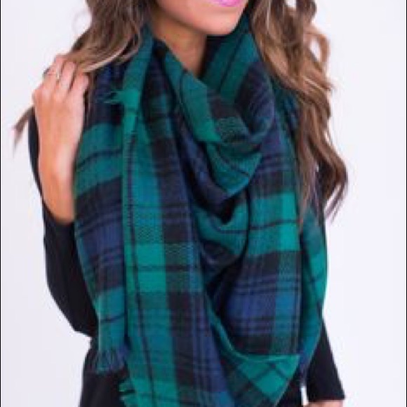 Accessories - ✨Sale! Last one!✨Plaid Blanket Scarf