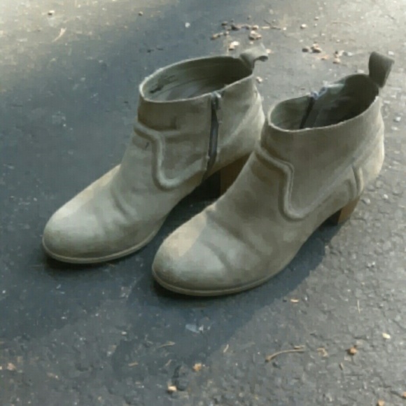 Mossimo tan faux suede booties