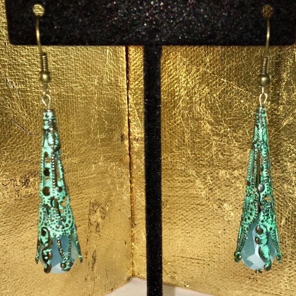 Patina Vintage Style Crystal Earrings ~made with❤️ - Picture 1 of 3