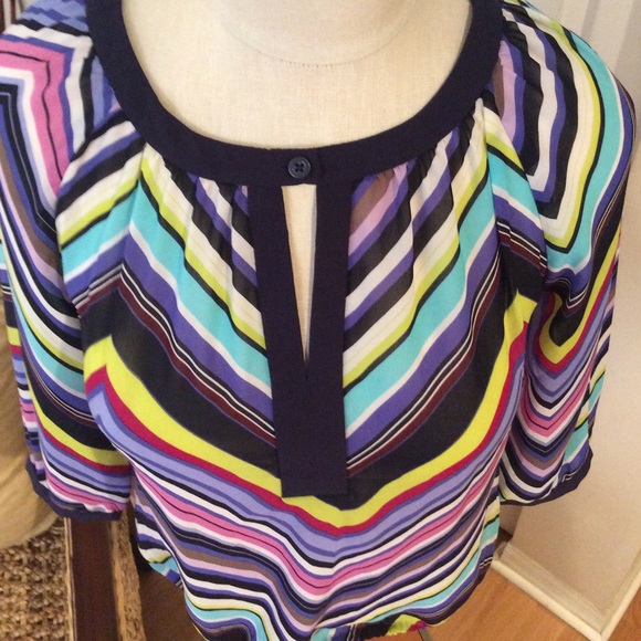 🌸Gorgeous Chevron Sheer Top🌸 - Picture 4 of 4