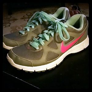Nike Revolution