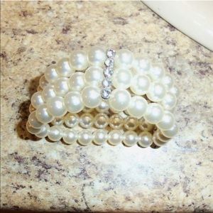 Elegant pearl bracelet