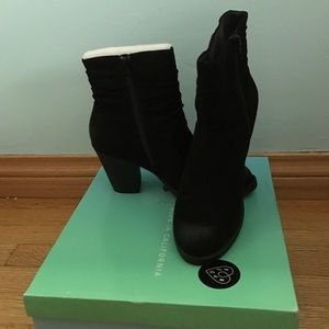 BC boots size 8. Never been worn