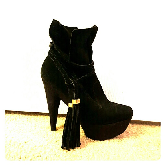 Colin Stuart tassle tie platform bootie