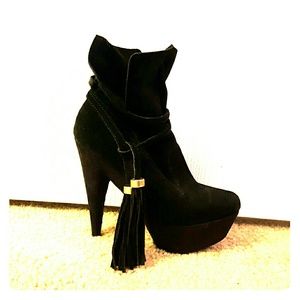 Colin Stuart tassle tie platform bootie