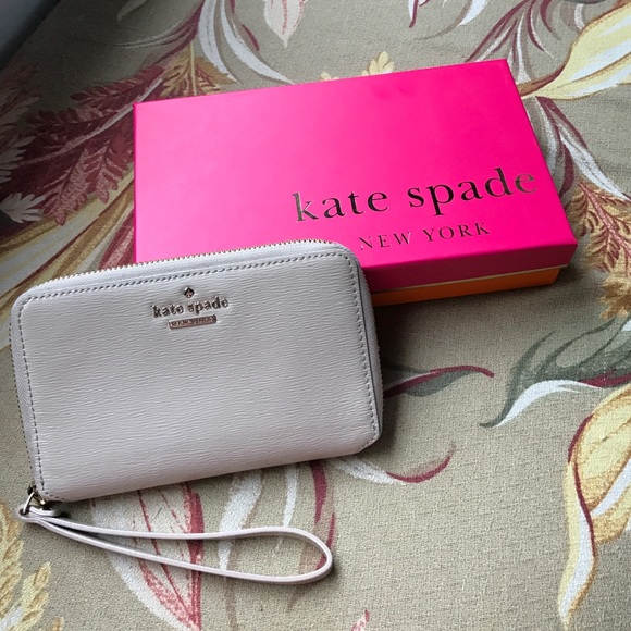 kate spade Handbags - kate spade ♠️ Cedar Street Laurie Wristlet