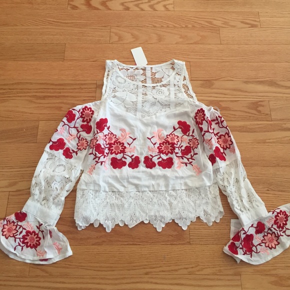 Cropped lace top new with tags! - Picture 2 of 4