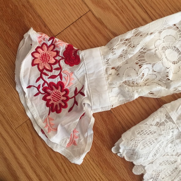 Cropped lace top new with tags! - Picture 4 of 4