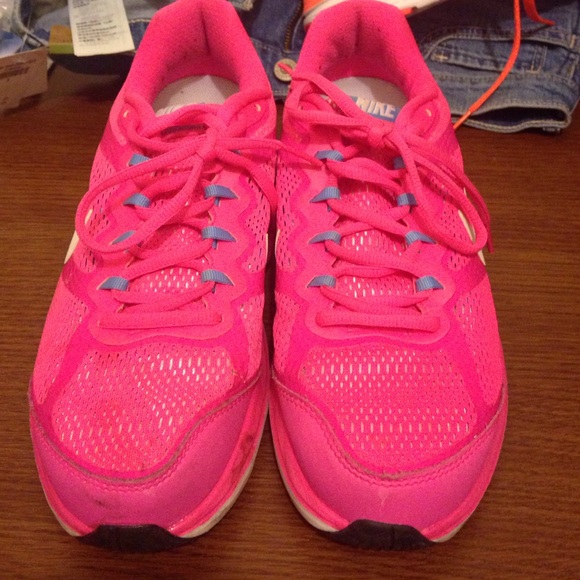 Dual fusion pink nikes