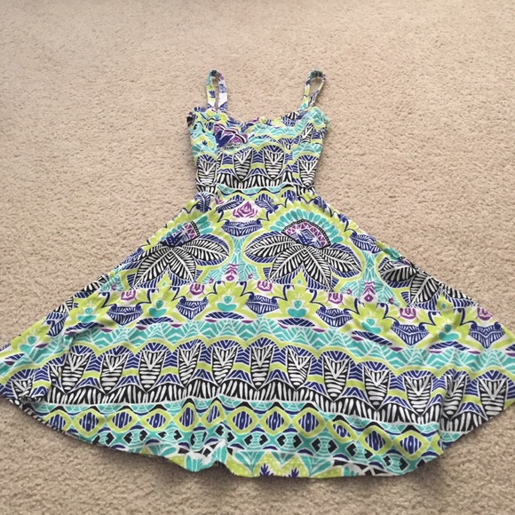 Aeropostale Dresses & Skirts - Aeropostale floral dress with open back.