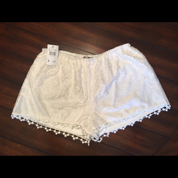 NWT vanity Lace short