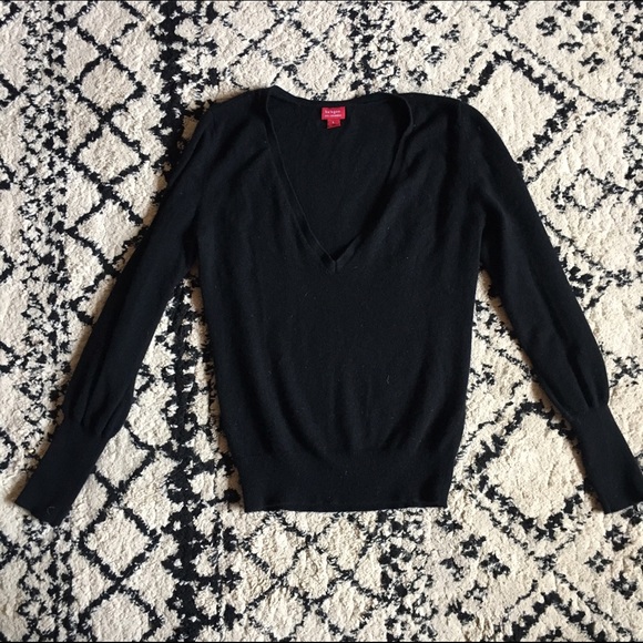 Black vneck cashmere sweater
