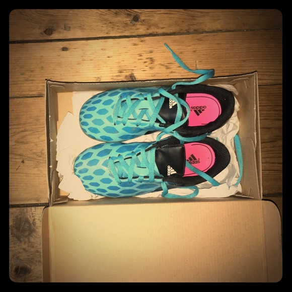 Soccer cleats