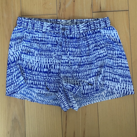 Royal blue and white printed tulip hemline shorts