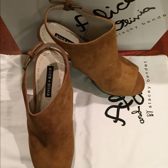 Alice & Olivia Sharon suede platform sandals - Picture 3 of 5