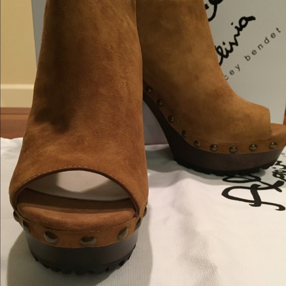 Alice & Olivia Sharon suede platform sandals - Picture 4 of 5