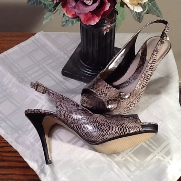 ✨apt. 9✨Snake Print✨Sling Back✨Peep Toe Heels✨