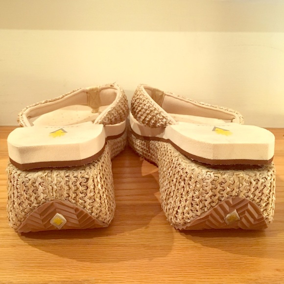 Volatile shoes