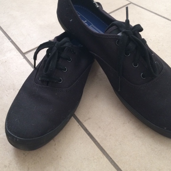 🌻 Black Keds