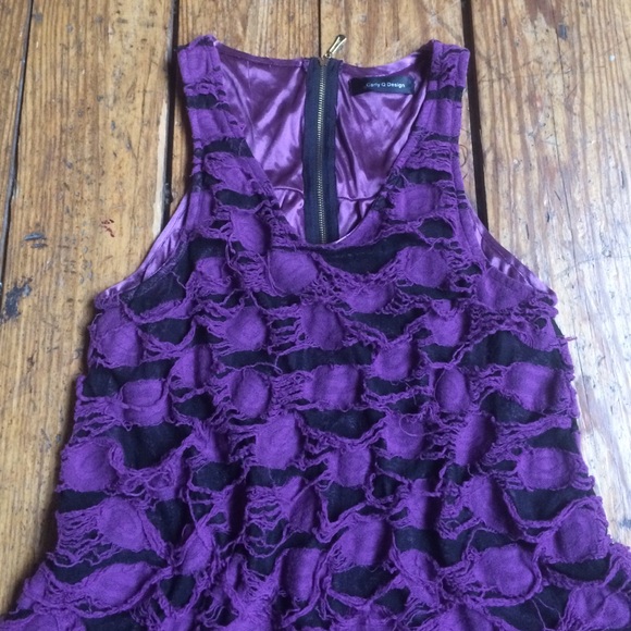 Unique distressed tank - Picture 2 of 3