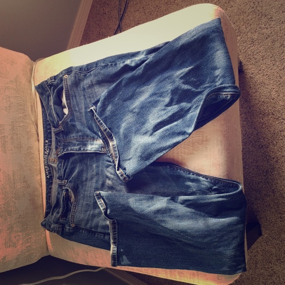 Super comfy and cute American eagle jeans!