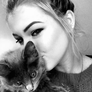 Meet your Posher, Alexis