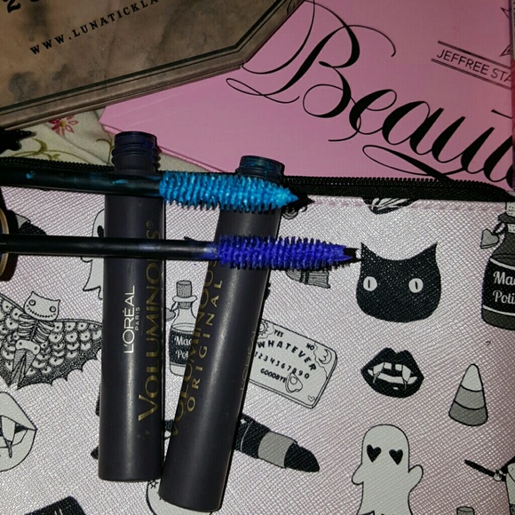 Reserved. Turquoise and blue mascara