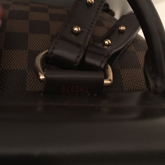 Louis Vuitton - Picture 2 of 4