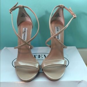 Steve Madden- Feliz Heel