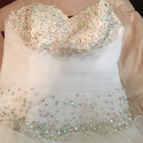 Wedding dress/senior presentation dress - Picture 2 of 2