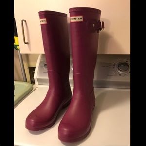 Tall Matte Hunter Rain Boots size 8